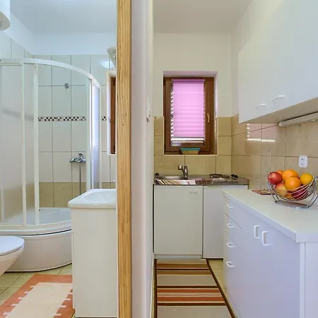 Nadija Apartment *